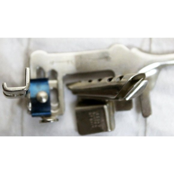 SINGER 160359 Multi-Slotted Binder Attachment Foot-Sewing Machine Attachment - Picture 2 of 3